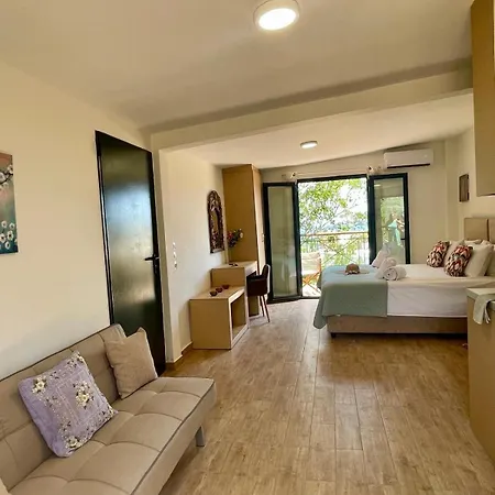 The Secret Treehouse Apartment Hersonissos (Crete)