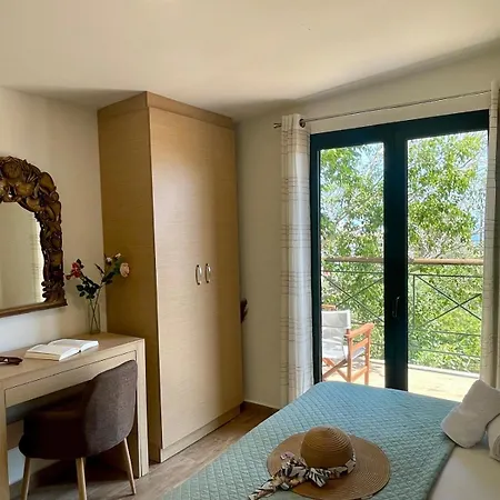 The Secret Treehouse * Hersonissos (Crete)