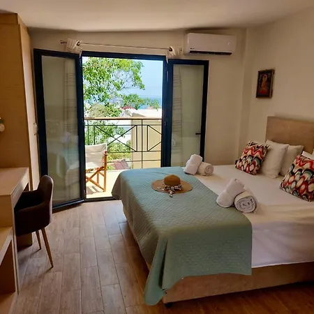 The Secret Treehouse * Hersonissos (Crete)